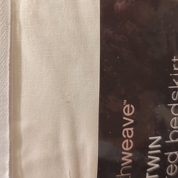 SMOOTH weave twin tailored 14-in drop bed skirt in ivory brand new in package. - Picture 5 of 5